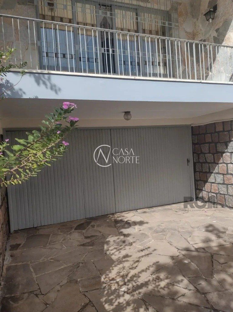 Casa à venda com 3 quartos, 169m², 1 suíte, 2 vagas, Travessa Anunciada no bairro Vila Ipiranga em Porto Alegre
