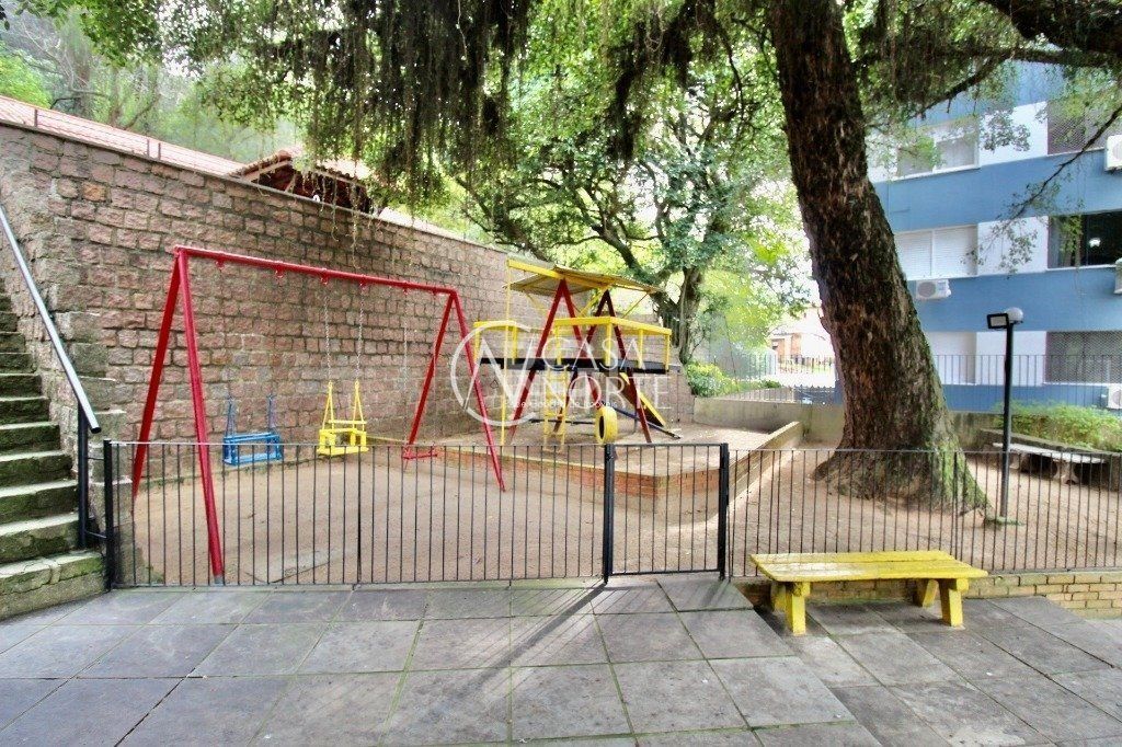 Apartamento à venda com 2 quartos, 71m², 1 vaga, Rua Octavio de Souza no bairro Teresópolis em Porto Alegre