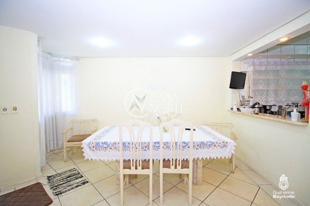 Casa à venda com 3 quartos, 130m², 1 suíte, 4 vagas, Rua Baden Powell no bairro Sarandi em Porto Alegre