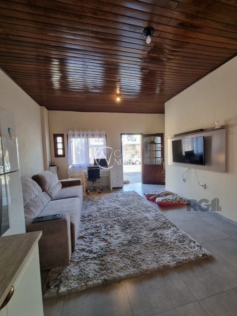 Casa à venda com 3 quartos, 225m², 2 vagas, Travessa Isidoro José Lopes no bairro Sarandi em Porto Alegre