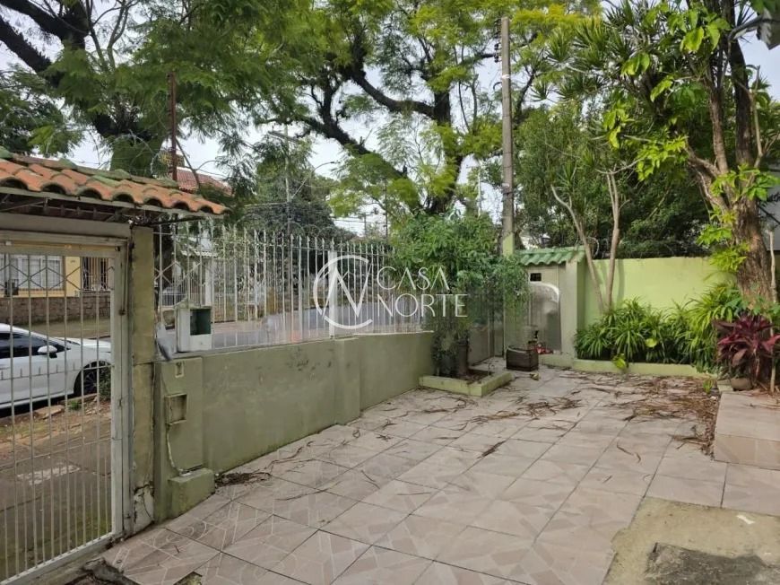 Casa à venda com 3 quartos, 150m², 1 suíte, 3 vagas, Avenida Clemenciano Barnasque no bairro Teresópolis em Porto Alegre