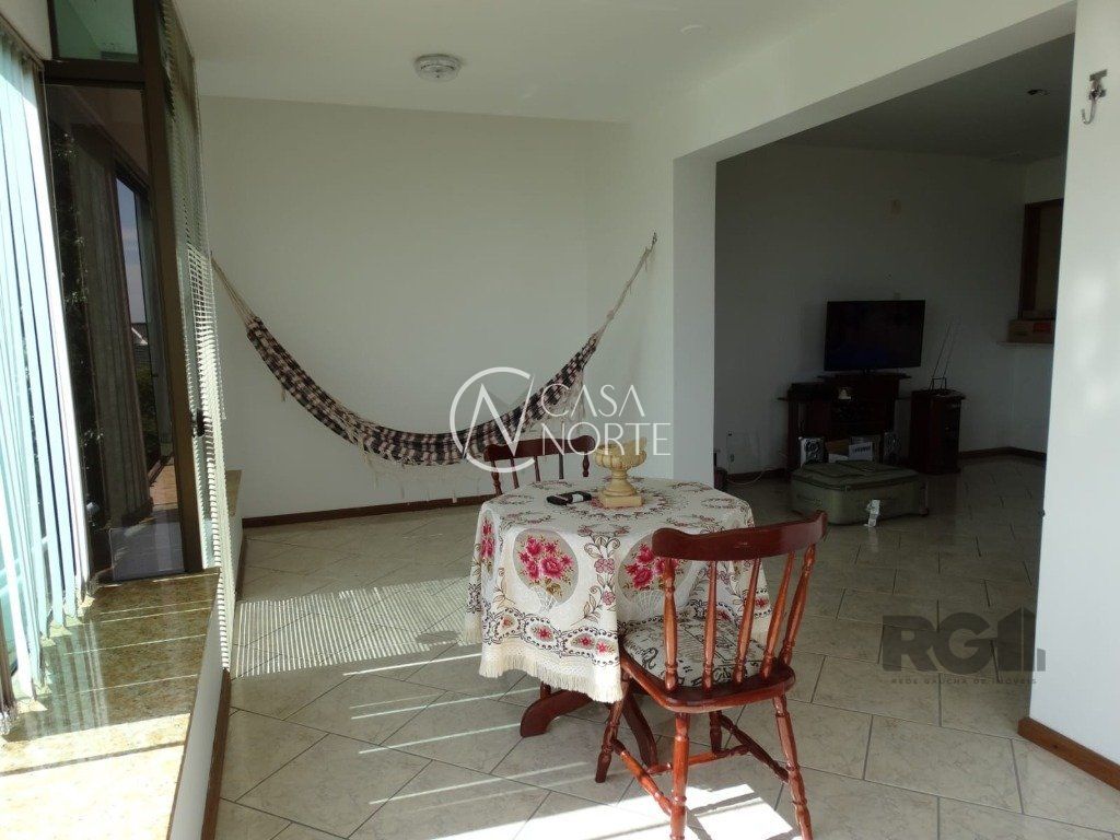 Casa à venda com 2 quartos, 258m², 2 vagas, Rua Dona Lida Monteiro no bairro Teresópolis em Porto Alegre