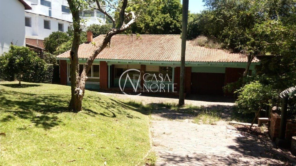 Casa à venda com 2 quartos, 244m², 4 vagas, Travessa Irmaos Calvet no bairro Teresópolis em Porto Alegre