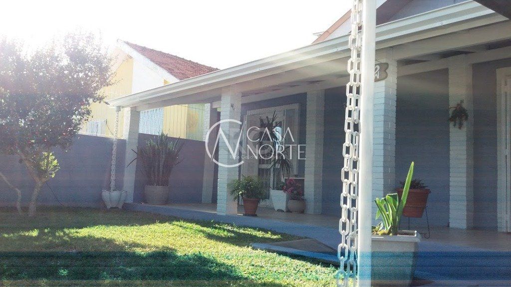 Casa à venda com 4 quartos, 289m², 1 suíte, 4 vagas, Rua Vinte e um de Agosto no bairro Cavalhada em Porto Alegre