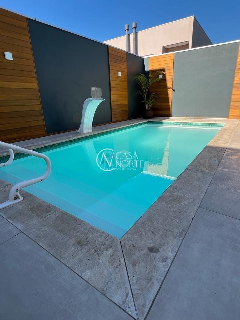 Casa de Condomínio à venda com 3 quartos, 212m², 1 suíte, 4 vagas, Rua Walter Porto Filho no bairro Mário Quintana em Porto Alegre