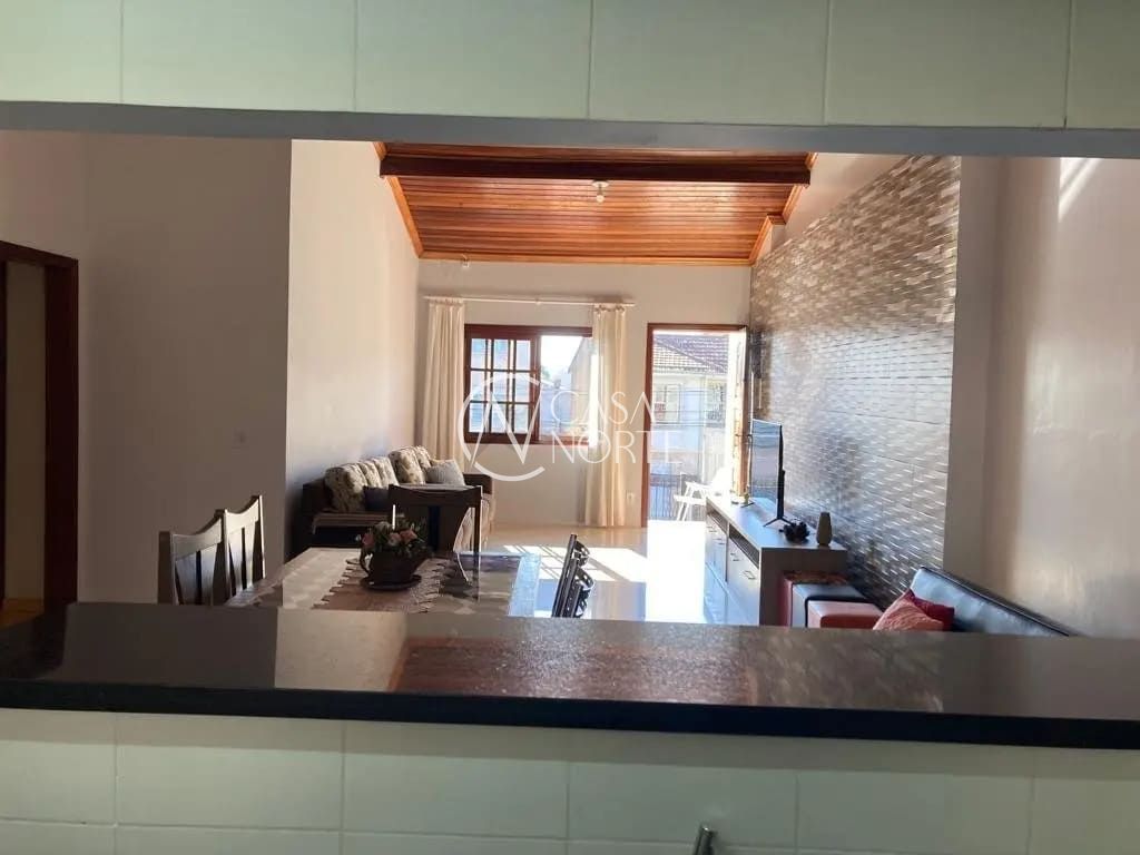 Casa à venda com 3 quartos, 180m², 1 suíte, 3 vagas, Rua Henrique Fraeb no bairro Partenon em Porto Alegre