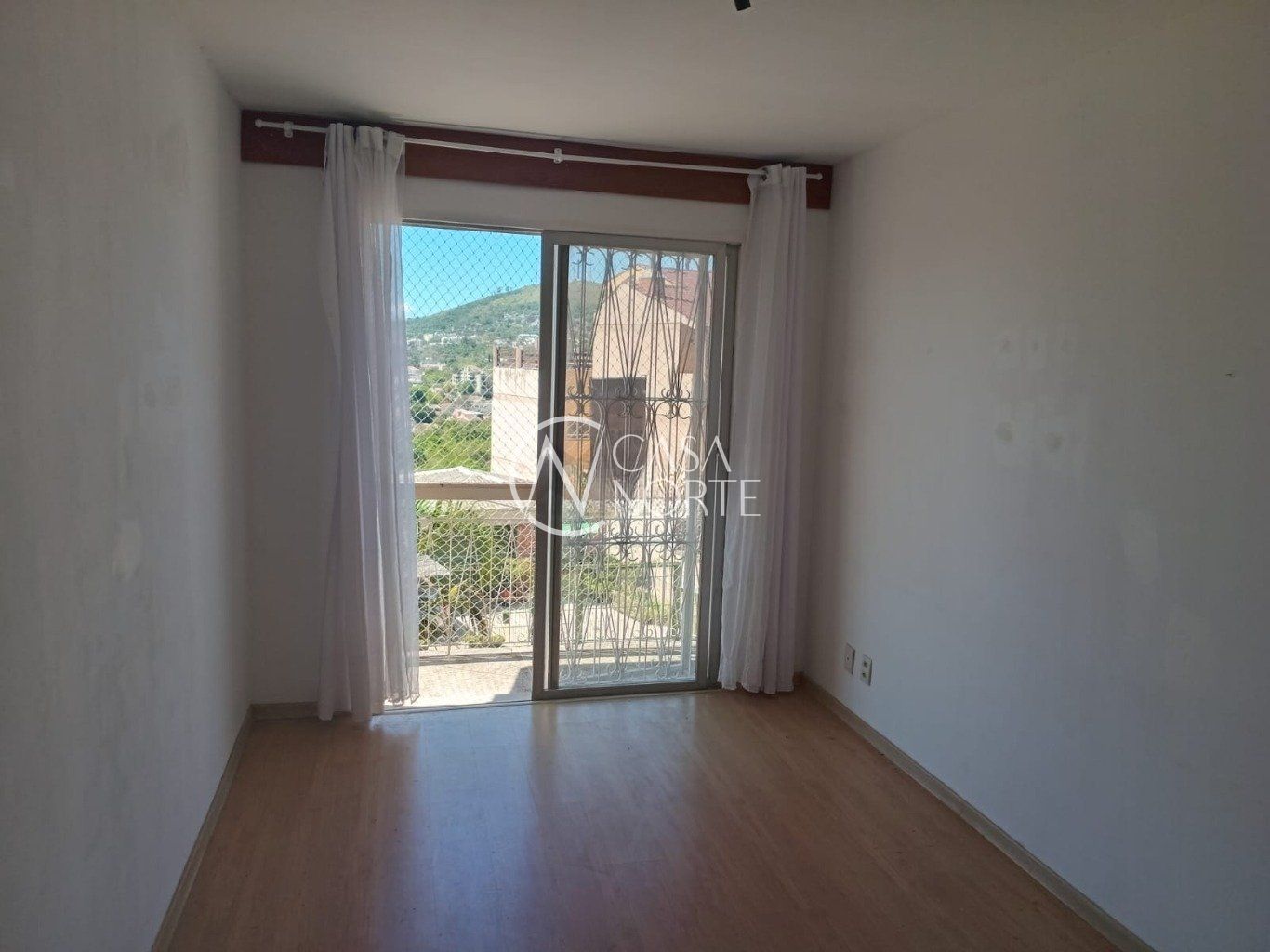 Apartamento à venda com 2 quartos, 57m², 2 vagas, Rua General Gomes Carneiro no bairro Medianeira em Porto Alegre