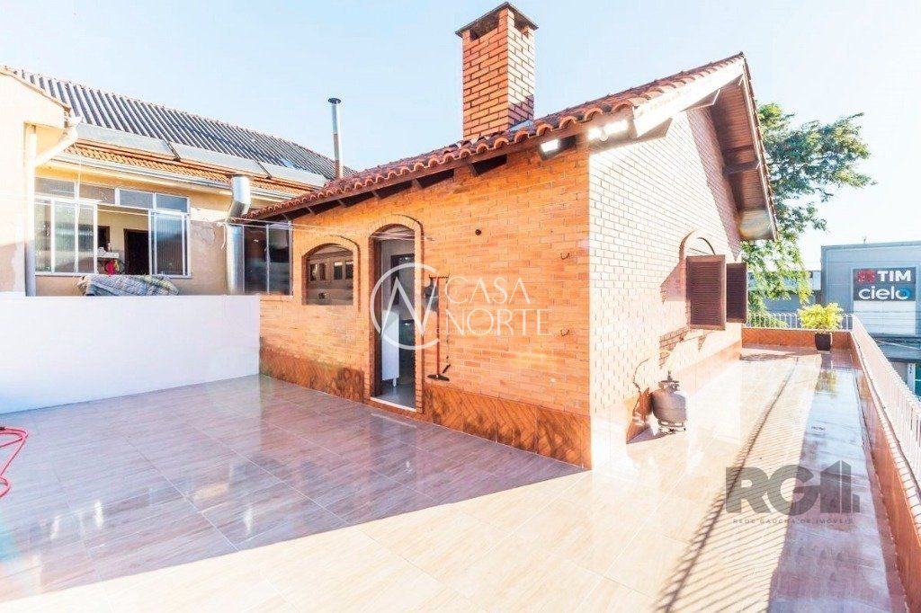 Casa à venda com 5 quartos, 266m², 1 suíte, 5 vagas, Avenida Ceara no bairro São João em Porto Alegre