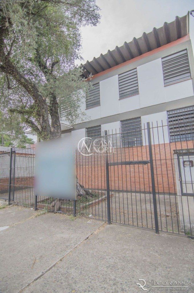 Pavilhão à venda , 270m², 1 vaga, Avenida Madrid no bairro Navegantes em Porto Alegre