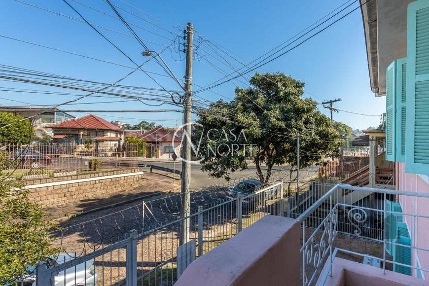 Casa à venda com 4 quartos, 165m², 2 vagas, Rua Nossa Senhora Medianeira no bairro Medianeira em Porto Alegre