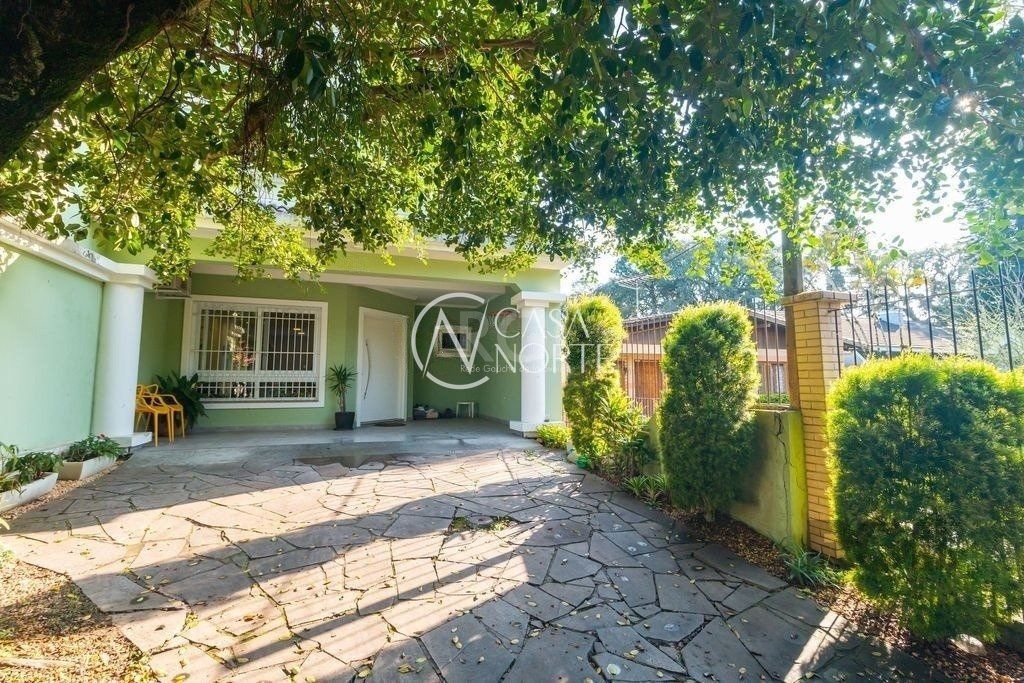 Casa à venda com 3 quartos, 210m², 1 suíte, 3 vagas, Rua Conselheiro Xavier da Costa no bairro Ipanema em Porto Alegre