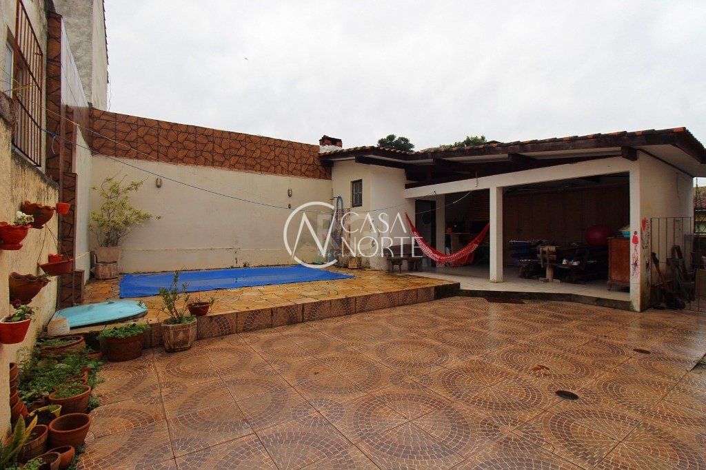 Casa à venda com 4 quartos, 150m², 1 suíte, 3 vagas, Rua Doutor Ney Cabral no bairro Nonoai em Porto Alegre