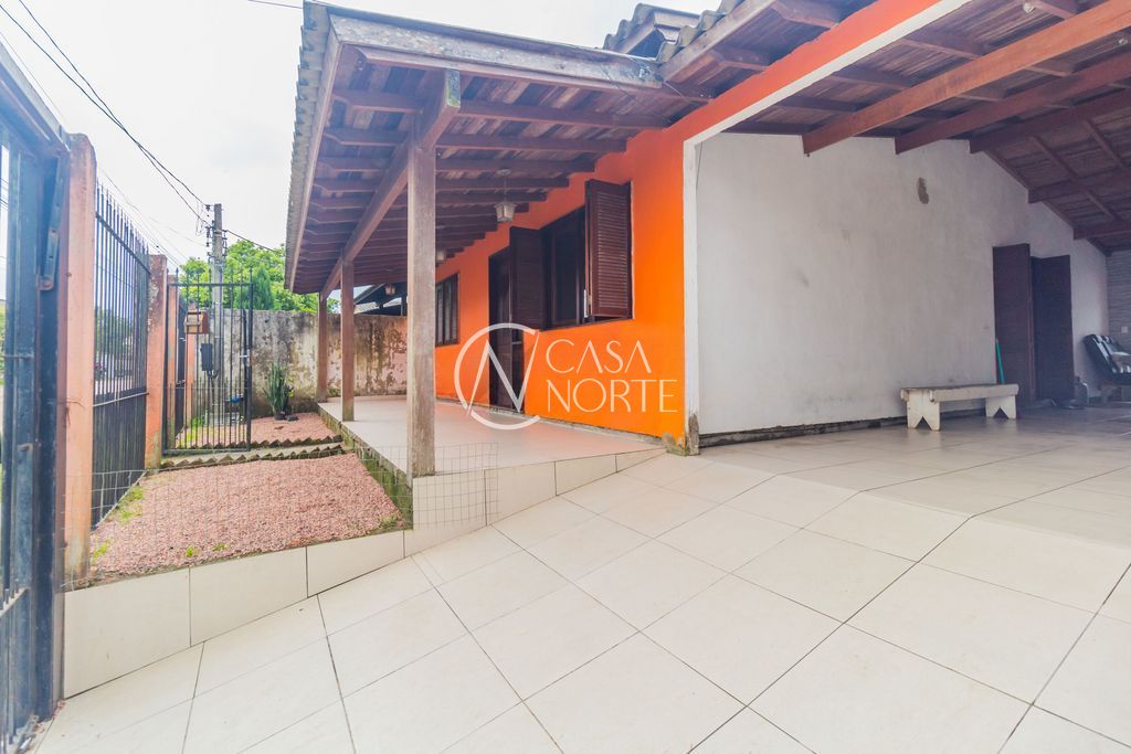 Casa à venda com 3 quartos, 182m², 1 suíte, 2 vagas, Rua Albertina Paz no bairro Restinga em Porto Alegre