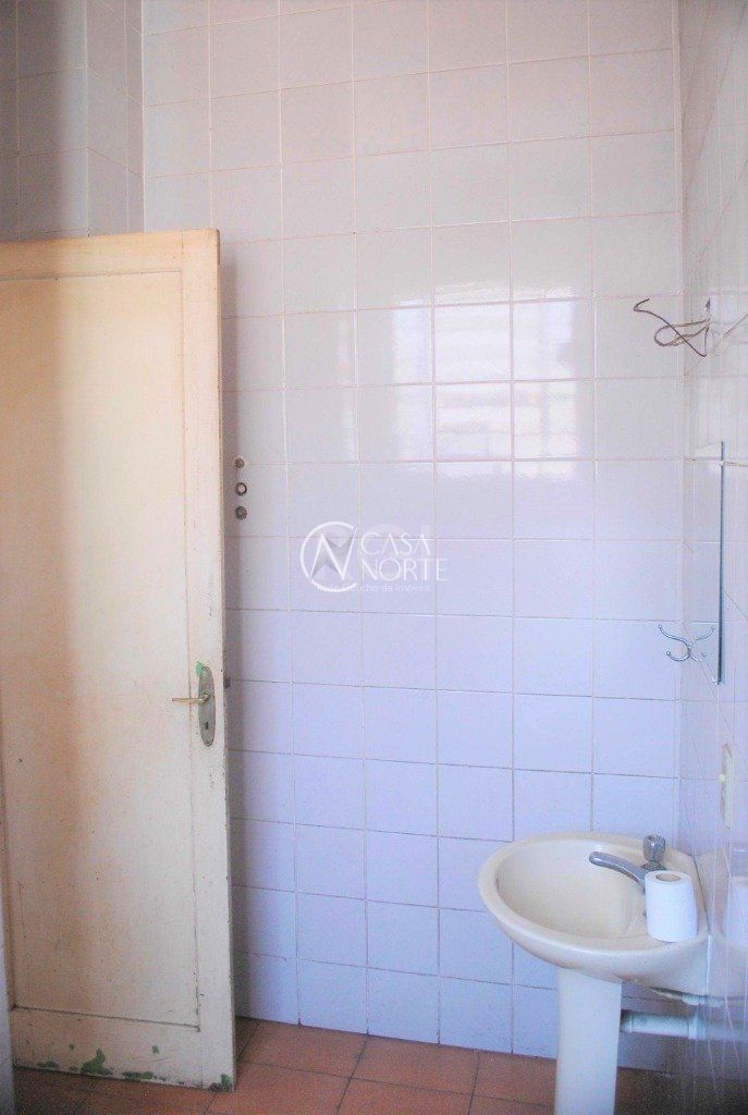 Casa Comercial à venda , 180m², Rua Gaspar Martins no bairro Floresta em Porto Alegre