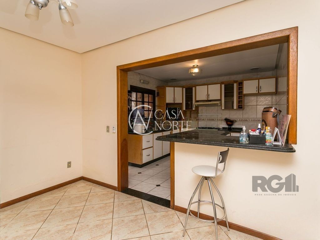 Casa à venda com 3 quartos, 150m², 1 suíte, 2 vagas, Rua Tomé Antônio de Souza no bairro Campo Novo em Porto Alegre