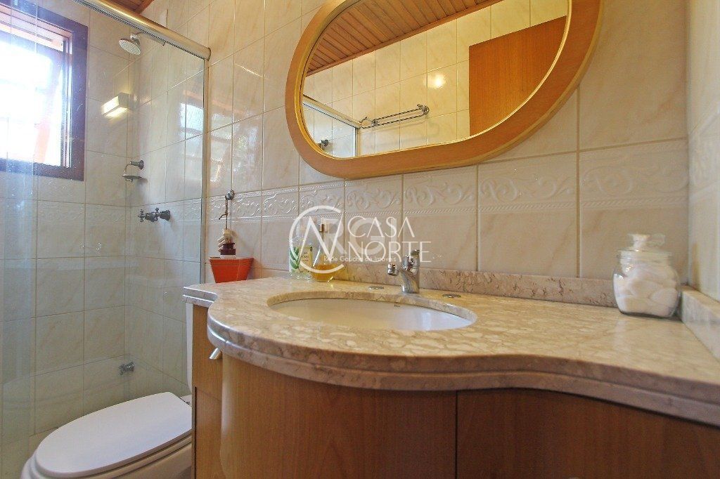 Casa à venda com 2 quartos, 205m², 1 suíte, 4 vagas, Rua Jaguari no bairro Cristal em Porto Alegre