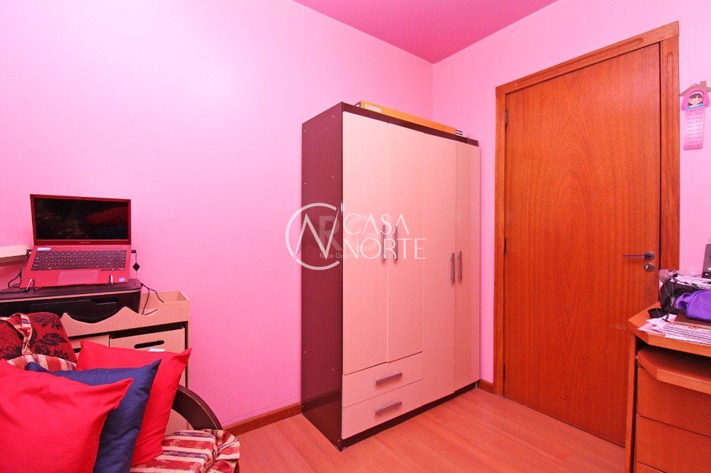 Casa à venda com 4 quartos, 280m², 1 suíte, 4 vagas, Rua Panama no bairro Bom Jesus em Porto Alegre