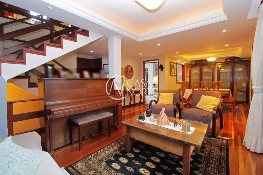 Casa à venda com 3 quartos, 275m², 1 suíte, 3 vagas, Rua Coronel Tisiano F. de Leoni no bairro Coronel Aparício Borges em Porto Alegre