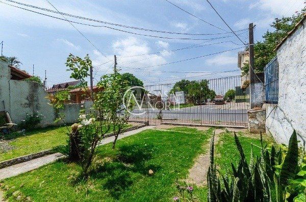 Casa à venda com 4 quartos, 113m², 1 vaga, Avenida Souza Melo no bairro Sarandi em Porto Alegre