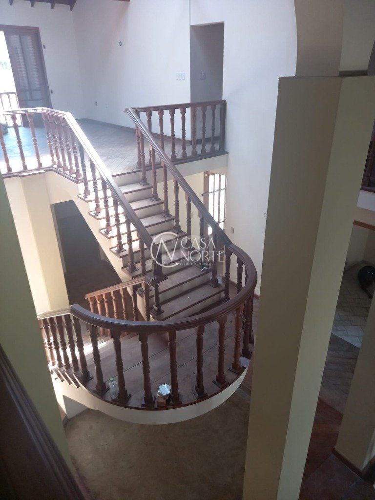 Casa à venda com 3 quartos, 296m², 1 suíte, 2 vagas, Rua Cangussu no bairro Nonoai em Porto Alegre
