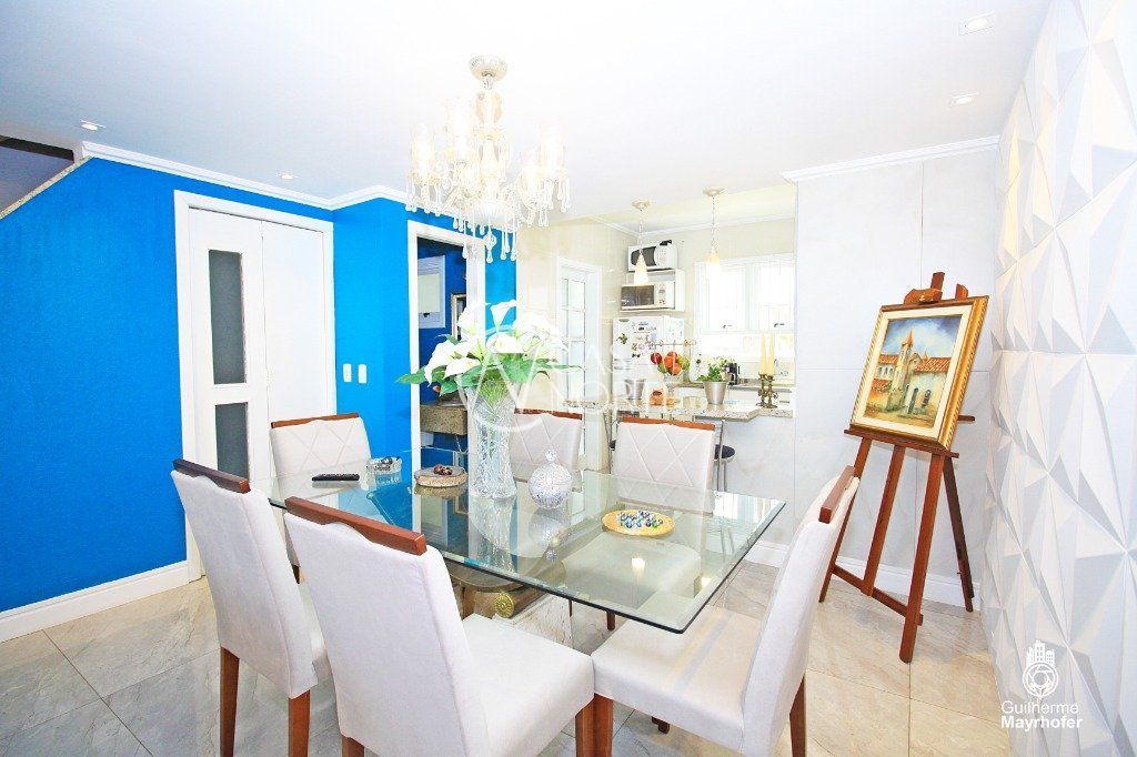 Casa de Condomínio à venda com 4 quartos, 146m², 1 suíte, 2 vagas, Rua Antônio Delapieve no bairro Mário Quintana em Porto Alegre