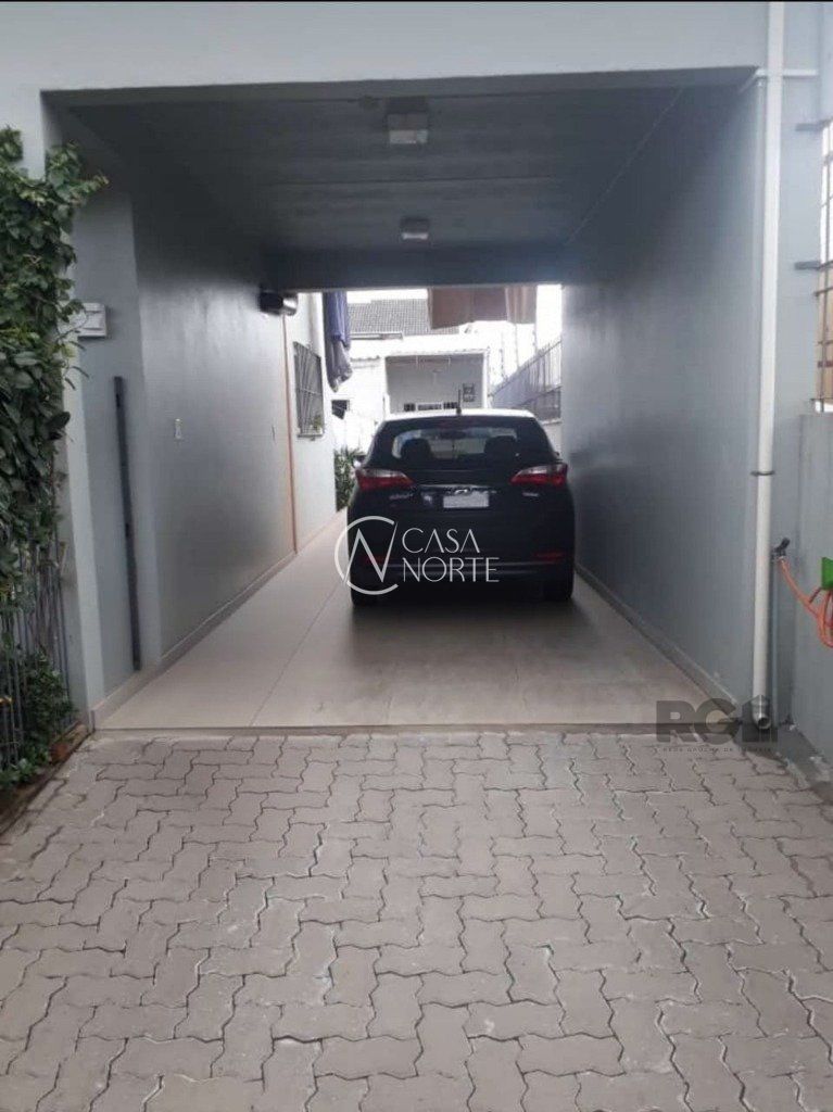 Casa à venda com 4 quartos, 130m², 2 suítes, 3 vagas, Rua Menezes Paredes no bairro Nonoai em Porto Alegre