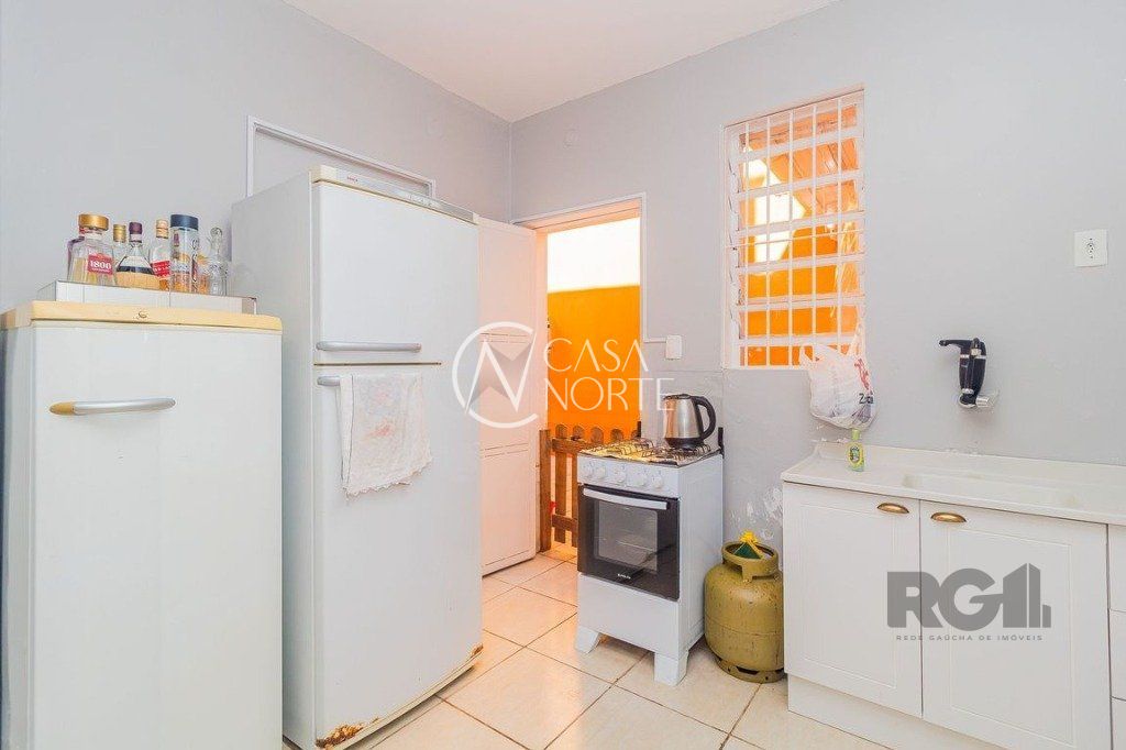 Casa à venda com 2 quartos, 99m², 2 vagas, Rua São Carlos no bairro Floresta em Porto Alegre