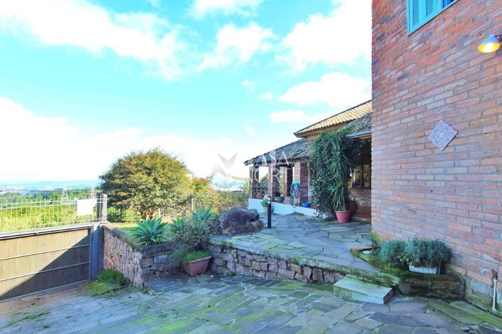 Casa à venda com 4 quartos, 269m², 2 suítes, 5 vagas, Rua Dona Lida Monteiro no bairro Teresópolis em Porto Alegre