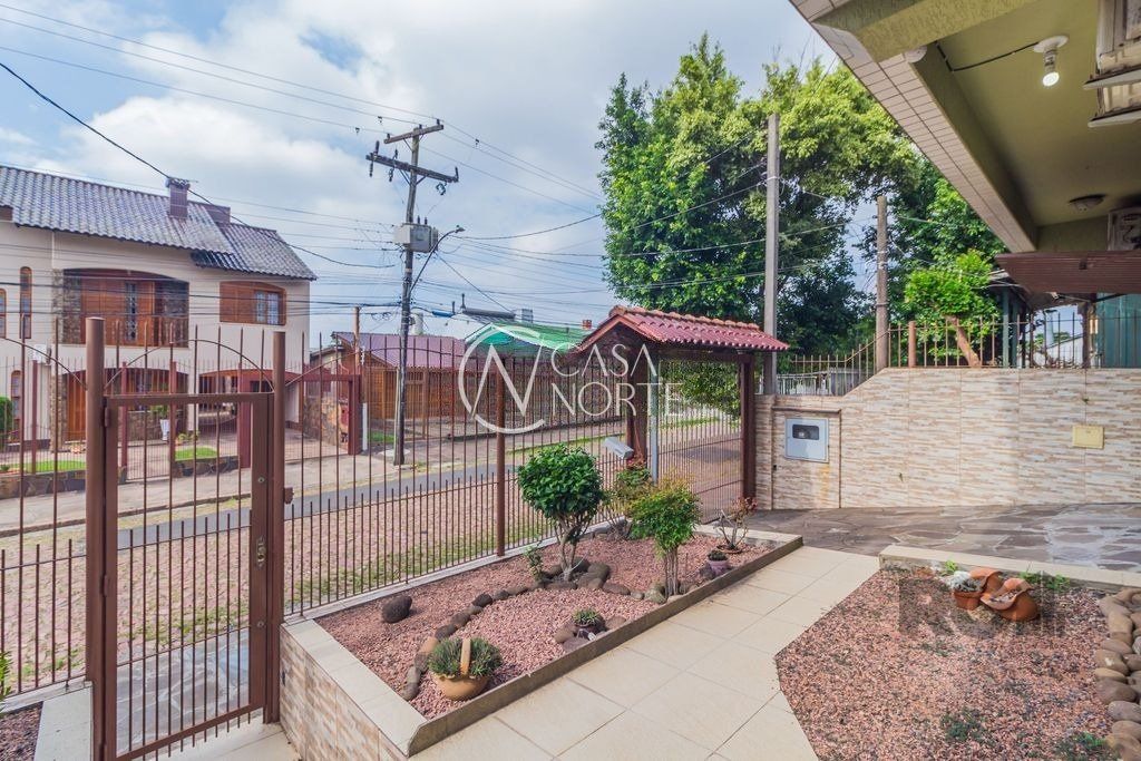 Casa à venda com 4 quartos, 281m², 1 suíte, 3 vagas, Rua Bento Rosa no bairro Sarandi em Porto Alegre