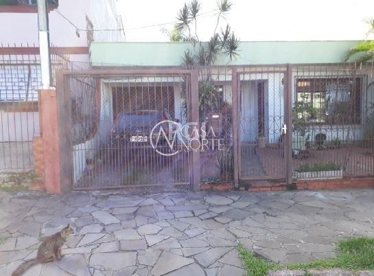 Casa à venda com 3 quartos, 120m², 1 suíte, 3 vagas, Rua Cangussu no bairro Nonoai em Porto Alegre