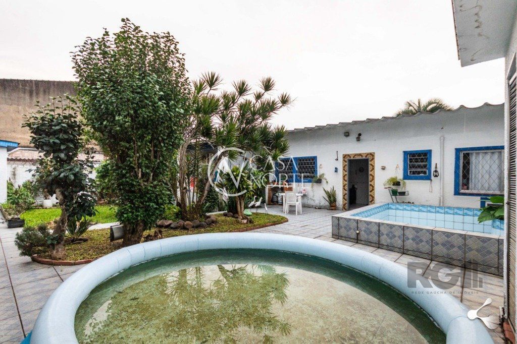 Casa à venda com 3 quartos, 240m², 1 suíte, 3 vagas, Rua Coronel Massot no bairro Cristal em Porto Alegre