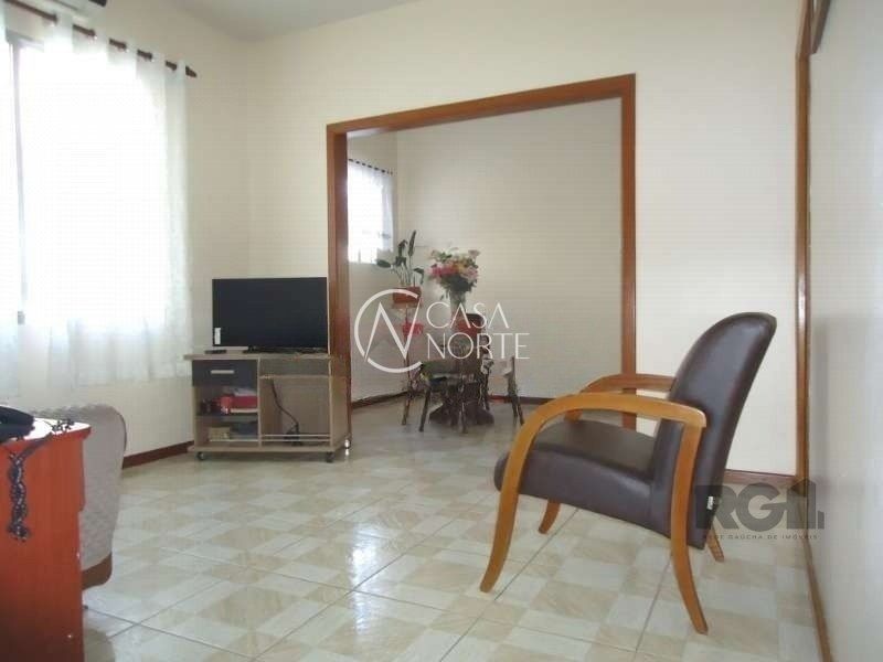 Casa à venda com 3 quartos, 150m², 4 vagas, Rua Doutor Francisco de Sa Brito no bairro Partenon em Porto Alegre