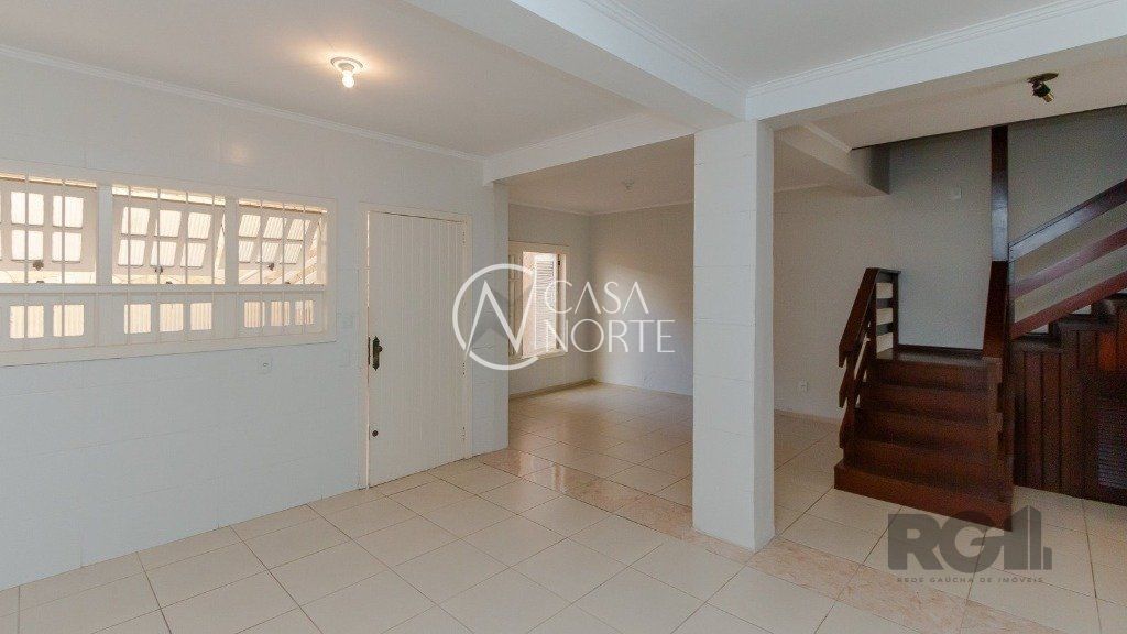 Casa à venda com 4 quartos, 235m², 1 suíte, 4 vagas, Rua Aldrovando Leão no bairro Vila Jardim em Porto Alegre