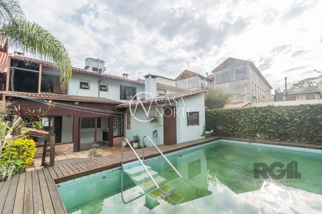 Casa à venda com 4 quartos, 242m², 1 suíte, 4 vagas, Rua Doutor Francisco da Cunha Corrêa no bairro Ipanema em Porto Alegre