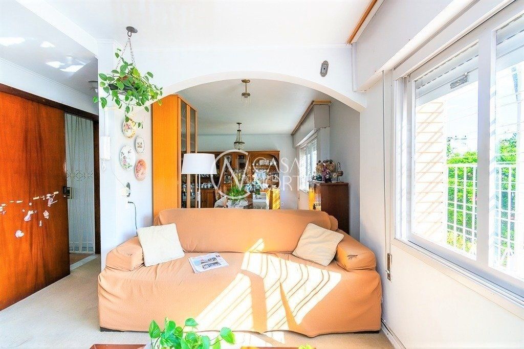 Casa à venda com 4 quartos, 215m², 2 vagas, Rua Doutor Barbosa Gonçalves no bairro Chácara das Pedras em Porto Alegre