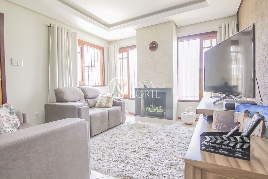 Casa à venda com 3 quartos, 115m², 1 suíte, 3 vagas, Rua José Ernesto Nedel no bairro Jardim Leopoldina em Porto Alegre