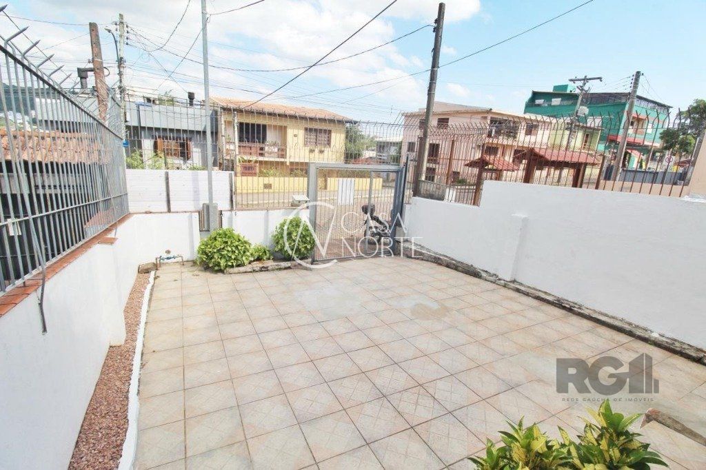 Casa à venda com 3 quartos, 120m², 2 vagas, Rua Antônio Divan no bairro Teresópolis em Porto Alegre