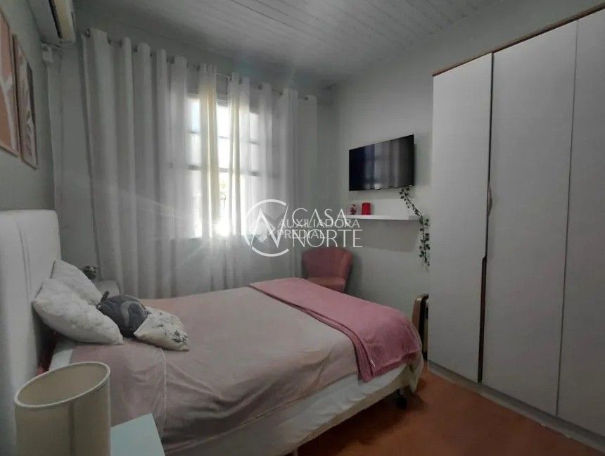 Casa à venda com 3 quartos, 260m², 1 vaga, Rua Querubim Costa no bairro Coronel Aparício Borges em Porto Alegre
