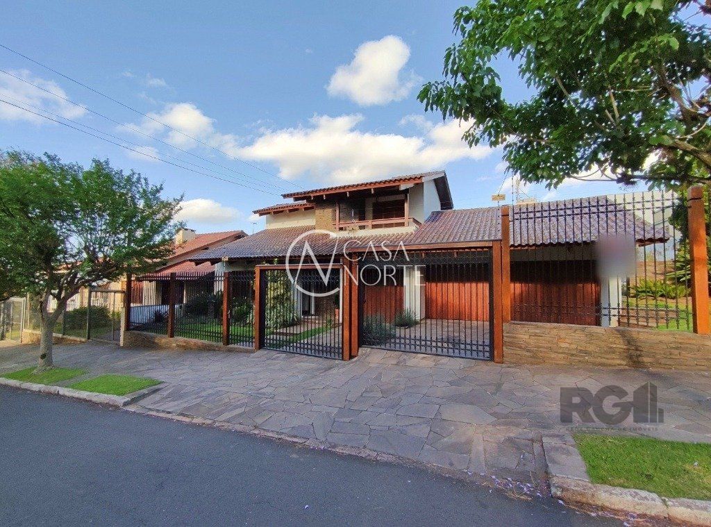 Casa à venda com 3 quartos, 300m², 2 suítes, 5 vagas, Avenida Assis Chateaubriand no bairro São Sebastião em Porto Alegre