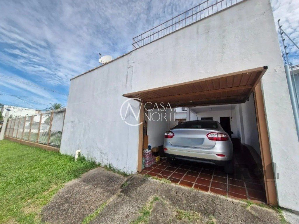 Casa à venda com 4 quartos, 200m², 1 suíte, 2 vagas, Rua Doutor Vargas Neto no bairro Jardim Leopoldina em Porto Alegre