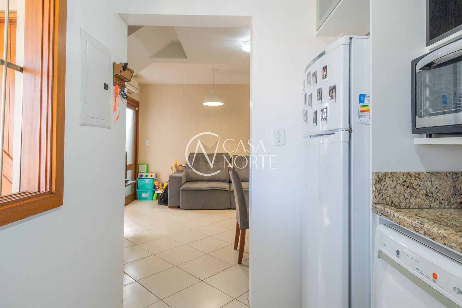 Casa de Condomínio à venda com 2 quartos, 105m², 1 suíte, 1 vaga, Avenida Guarujá no bairro Guarujá em Porto Alegre