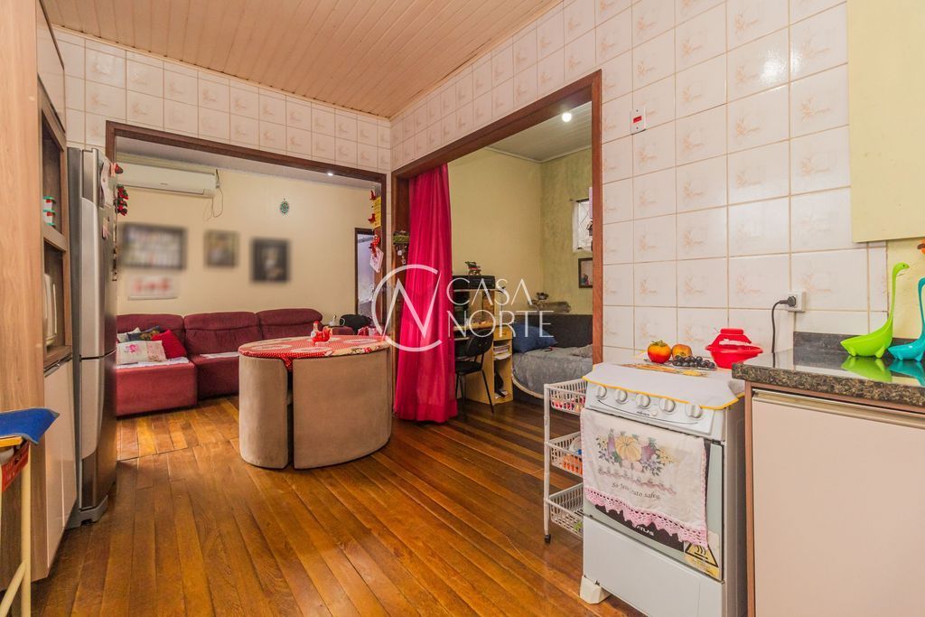 Casa à venda com 2 quartos, 230m², 2 vagas, Avenida Bernardino Silveira de Amorim no bairro Santa Rosa de Lima em Porto Alegre