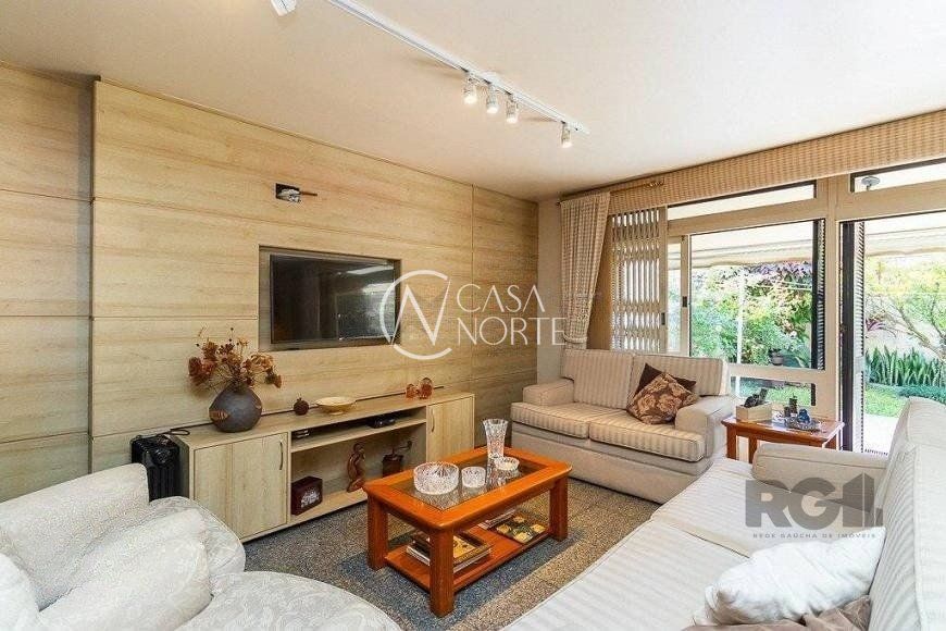 Casa à venda com 4 quartos, 235m², 1 suíte, 2 vagas, Rua Placido de Castro no bairro Azenha em Porto Alegre