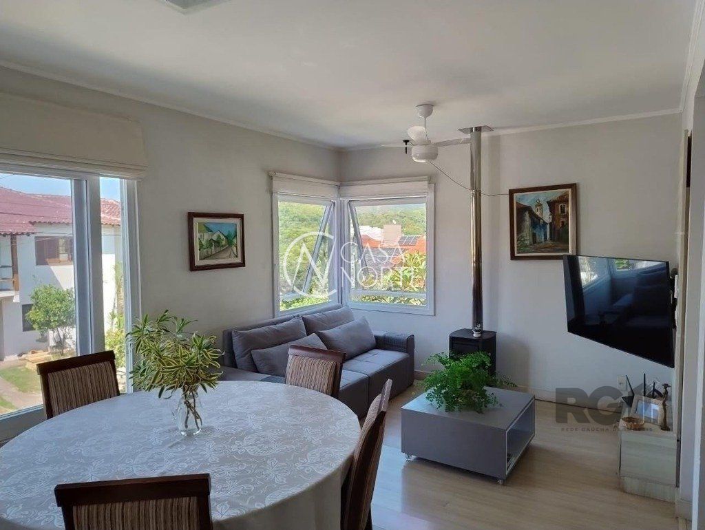 Casa à venda com 3 quartos, 144m², 1 suíte, 2 vagas, Rua Verdes Campos no bairro Mário Quintana em Porto Alegre