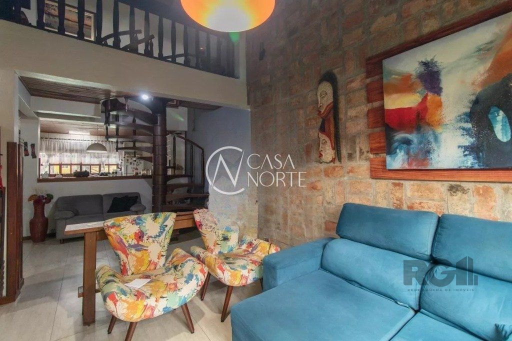 Casa à venda com 3 quartos, 295m², 1 suíte, 4 vagas, Rua Agulhas Negras no bairro Coronel Aparício Borges em Porto Alegre