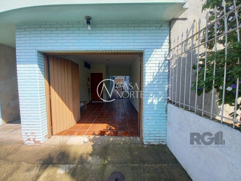 Casa à venda com 3 quartos, 159m², 2 vagas, Rua Baden Powell no bairro Sarandi em Porto Alegre