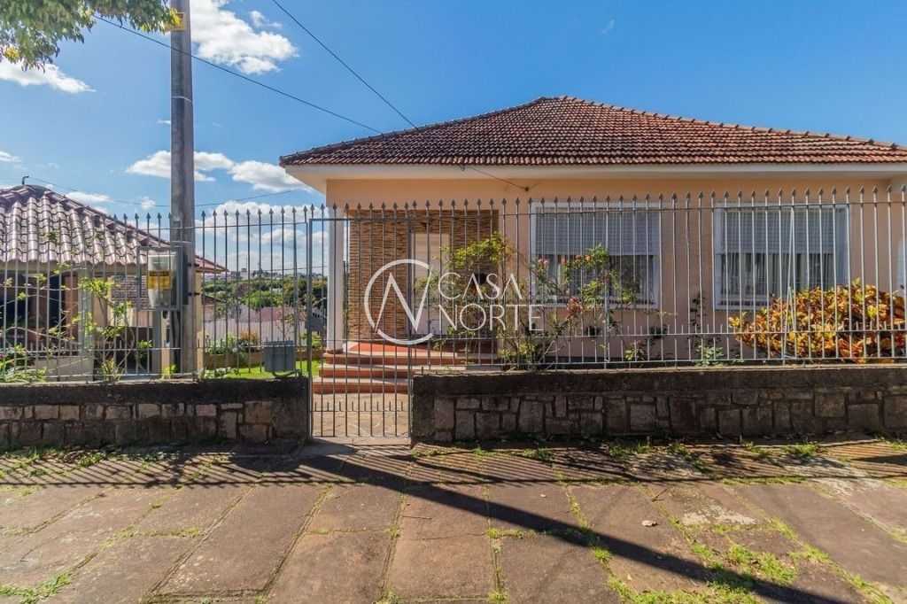 Casa à venda com 3 quartos, 163m², 2 vagas, Rua Arnaldo Ballve no bairro Jardim Itu em Porto Alegre