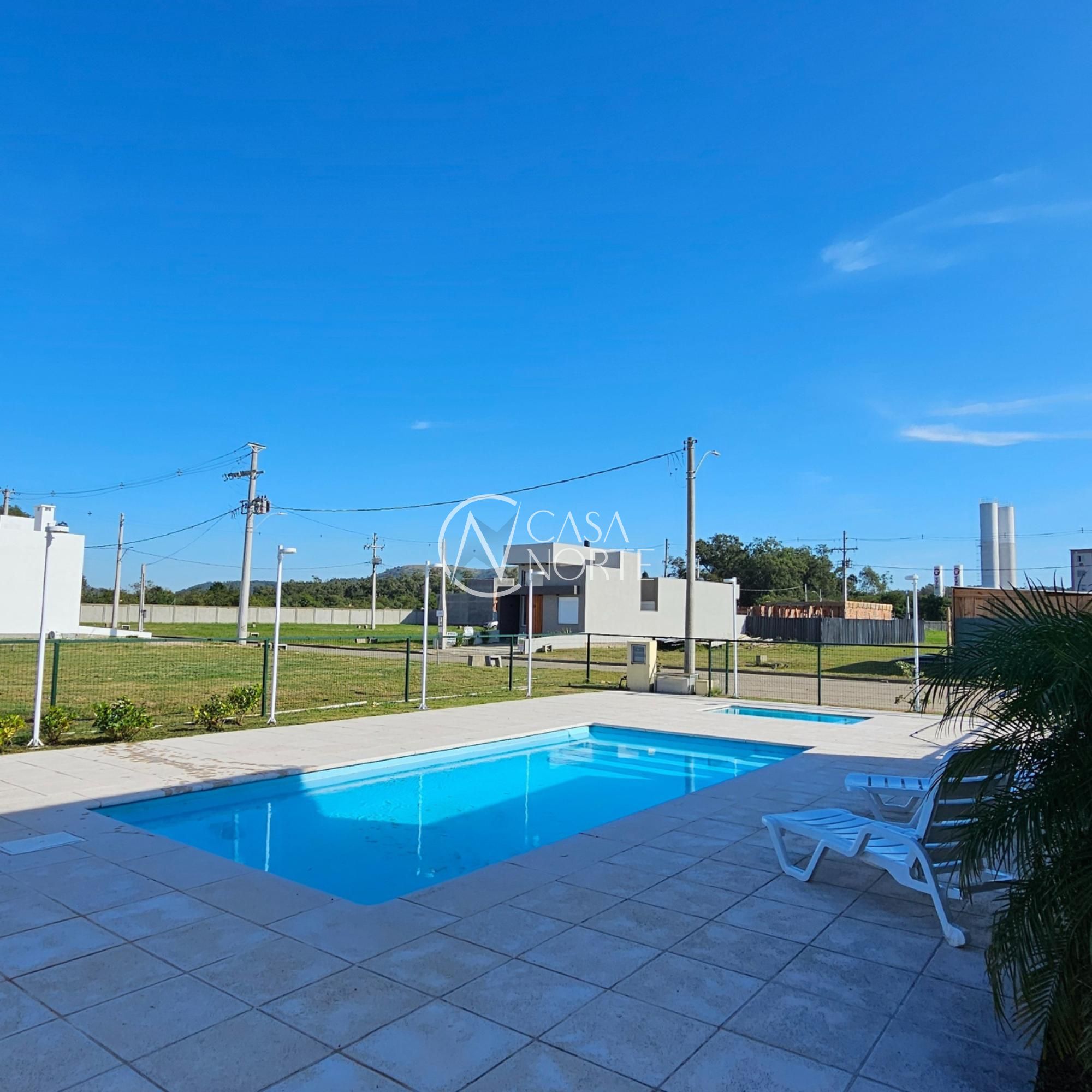 Terreno à venda  com 132m², Avenida Edgar Pires de Castro no bairro Hípica em Porto Alegre