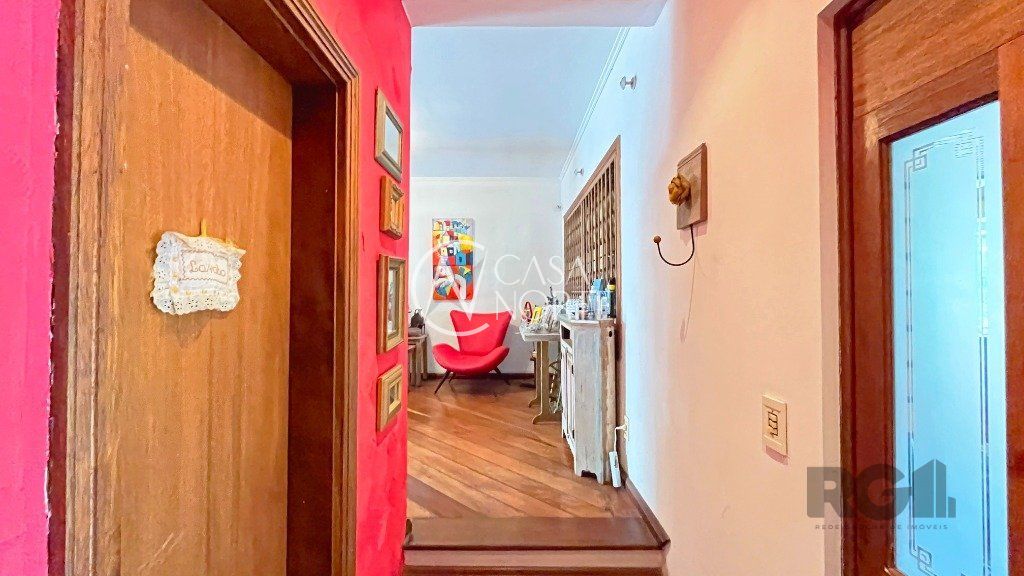 Casa à venda com 3 quartos, 176m², 1 suíte, 4 vagas, Rua José Kanan Aranha no bairro Jardim Isabel em Porto Alegre