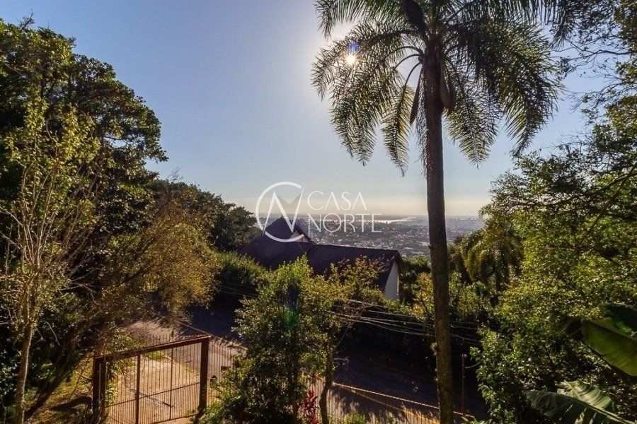 Casa à venda com 4 quartos, 400m², 1 suíte, 4 vagas, Rua Fernando Osorio no bairro Teresópolis em Porto Alegre